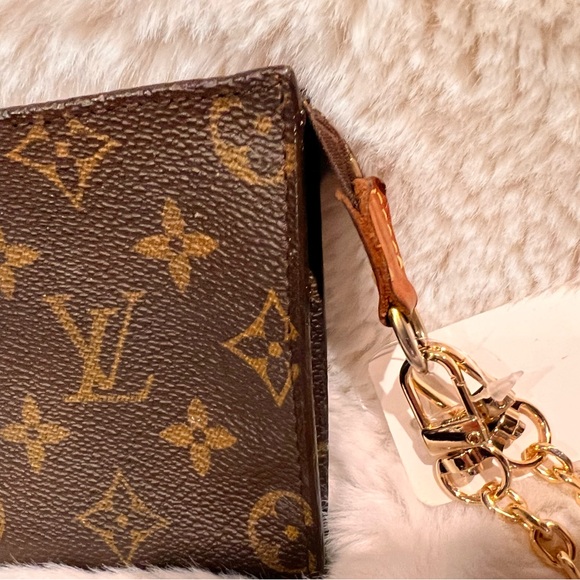 Authentic LV toiletry pouch - Picture 3 of 11